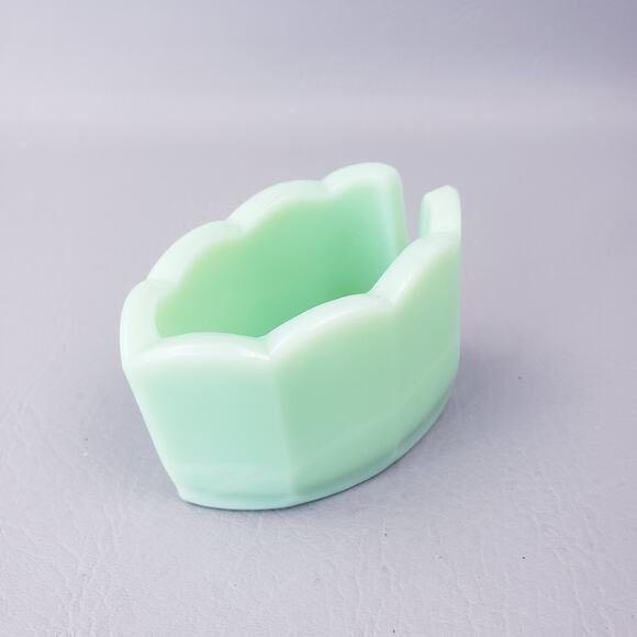 Mosser Glass 2-3/4 Inch Jadeite Glass Scalloped Spoon Rest - Picture 1 of 12